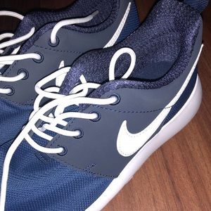 ****Reserved*** Nike Roshe Sneakers